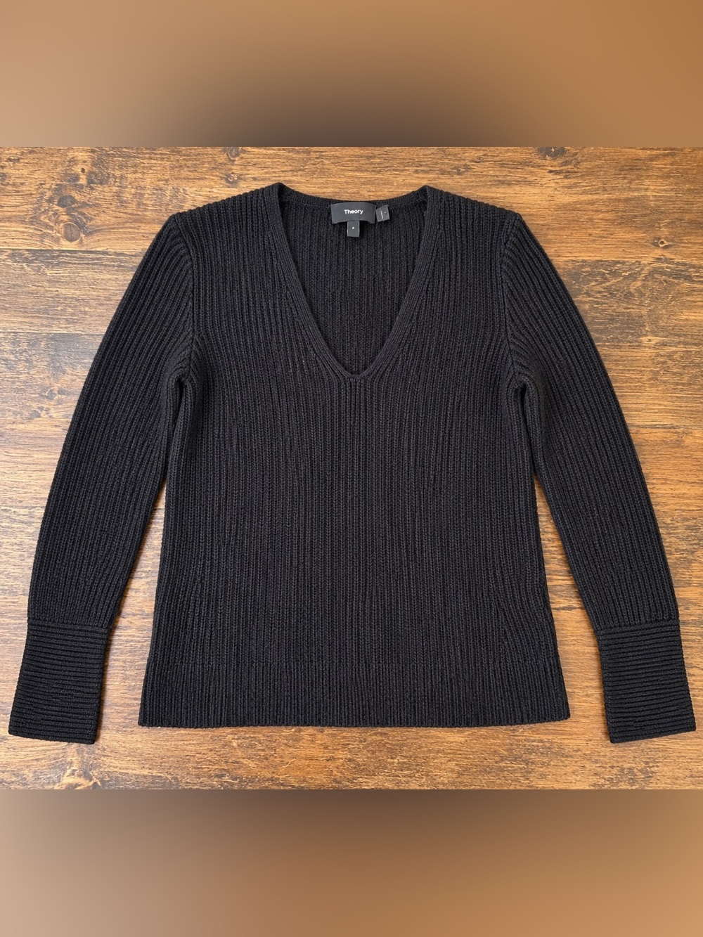 Theory Black Easy V-Neck Cashmere Sweater size P / XS - S